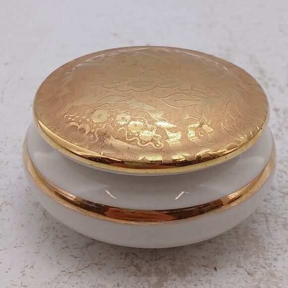 Vintage Porcelain Round Trinket Box JWK Josef Kuba Western Germany w/ Gold Trim - Picture 4 of 13